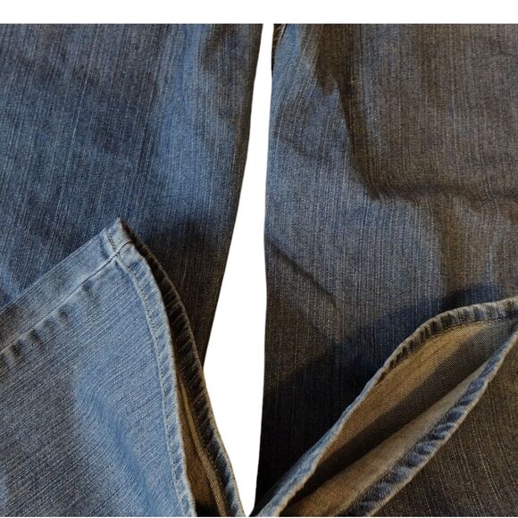 Levi's Signature Relaxed Mid Rise Boot cut Size 18 Women's Denim Blue Jeans - Picture 4 of 6